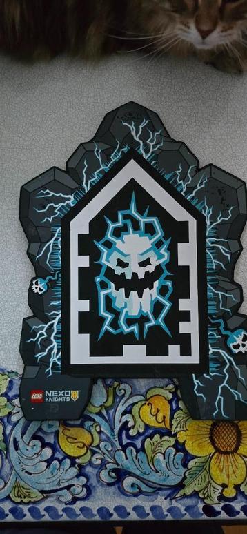 Lego Knights Forbidden Power Shield beschikbaar voor biedingen