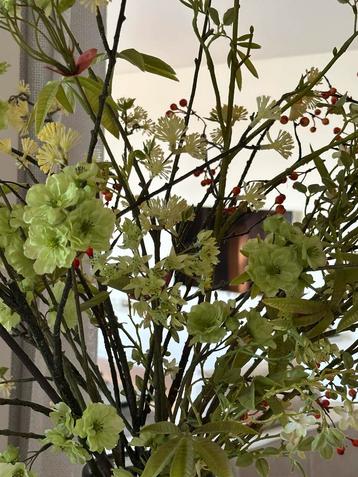 Prachtige vaas met zijde bloemen beschikbaar voor biedingen