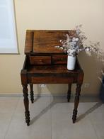 Pupitre en bois, Enlèvement