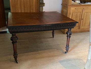 Antieke tafel te koop beschikbaar voor biedingen