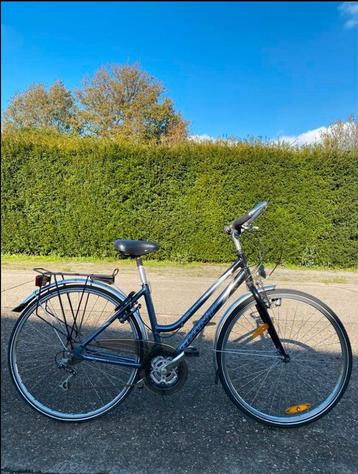 Vélo géant à 18 vitesses pour femmes PRÊT À ROULER disponible aux enchères