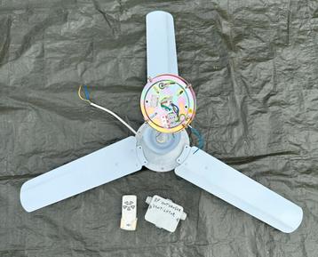 Plafond ventilator met afstandsbediening beschikbaar voor biedingen