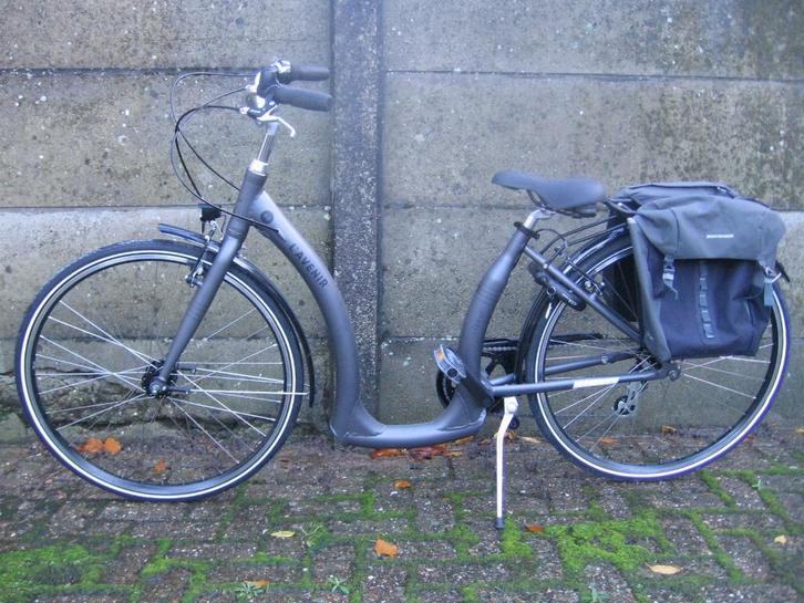 bijna nieuwe aluminium L'Avenier lage opstap damesfiets, Fietsen en Brommers, Fietsen | Dames | Damesfietsen, Zo goed als nieuw