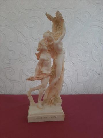 Statue en albâtre d'Apollon et Daphné (Mythologie grecque), Enlèvement ou Envoi