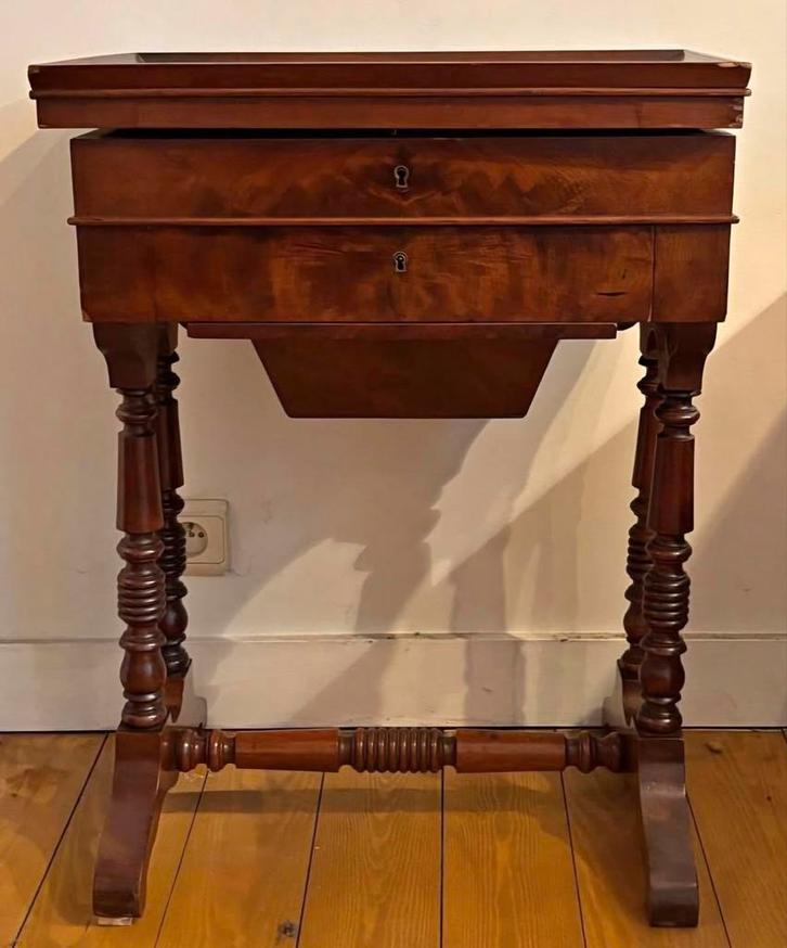 Antieke Biedermeier naaikast/kaptafel met spiegel (19e eeuw), Antiek en Kunst, Antiek | Meubels | Tafels, Ophalen