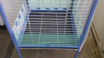 cage pour perroquet 145x53x53cm en très bon état... beschikbaar voor biedingen