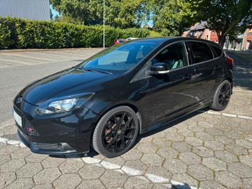Prachtige Ford Focus ST 250 PK met maar 105000 km.Top staat. beschikbaar voor biedingen