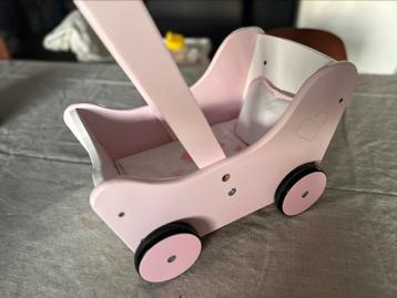 Houten poppenwagen beschikbaar voor biedingen
