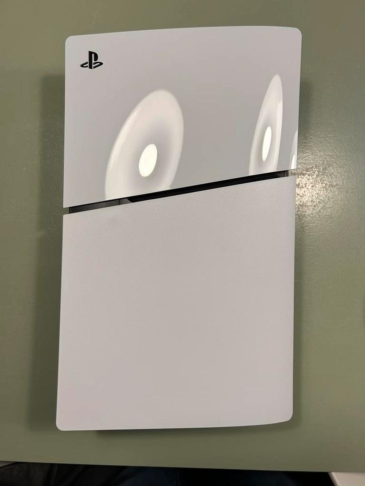 PS5 slim met 2 controllers, Games en Spelcomputers, Spelcomputers | Sony PlayStation 5, Zo goed als nieuw, Playstation 5 Digital