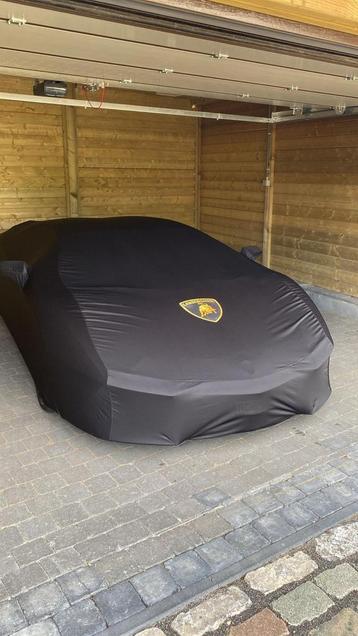 Housse de protection auto Lamborghini Aventador  disponible aux enchères