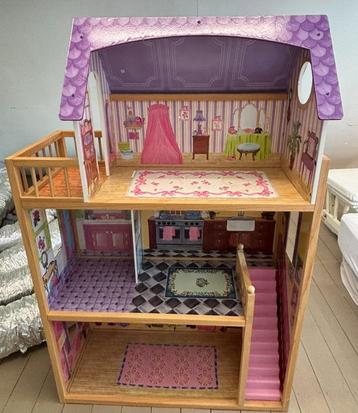Poppenhuis  beschikbaar voor biedingen