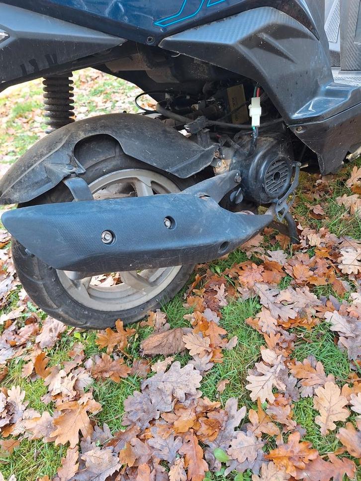 Uitlaat sym euro 5 past bij alle injectie modellen, Fietsen en Brommers, Brommeronderdelen | Algemeen, Zo goed als nieuw, Carburateur