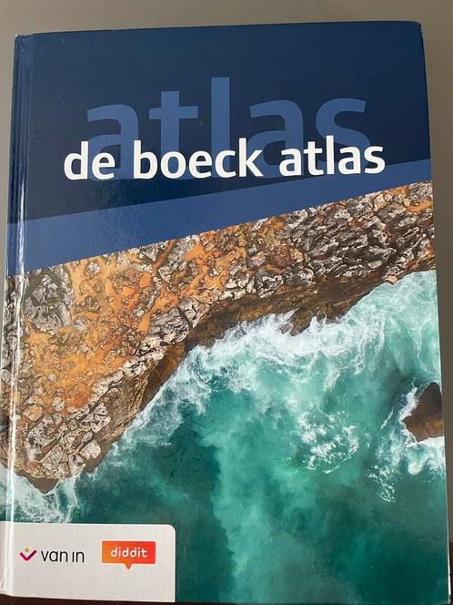 De Boeck atlas half jaar gebruikt maar enkel thuis, Livres, Atlas & Cartes géographiques, Comme neuf, Enlèvement ou Envoi