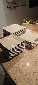 Vierkantige borden, Ophalen, Zo goed als nieuw, Bord(en)