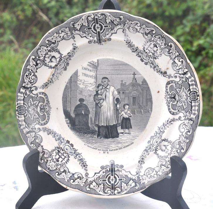 assiette gien decor n4 saint vincent de paul, Antiek en Kunst, Antiek | Wandborden en Tegels, Ophalen of Verzenden