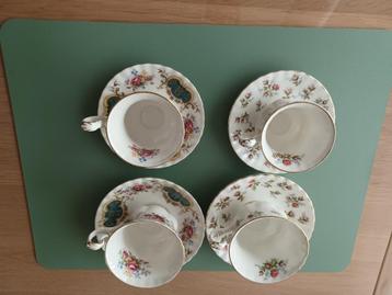 4 Porseleinen tassensets Royal Albert, Enlèvement
