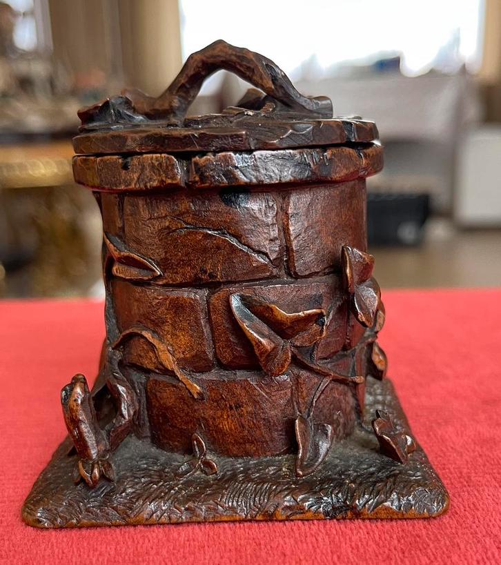 Zeer fijn afgewerkt Zwarte Woud inktpotje uit 1858, 7,5 cm, Antiek en Kunst, Kunst | Beelden en Houtsnijwerken, Ophalen