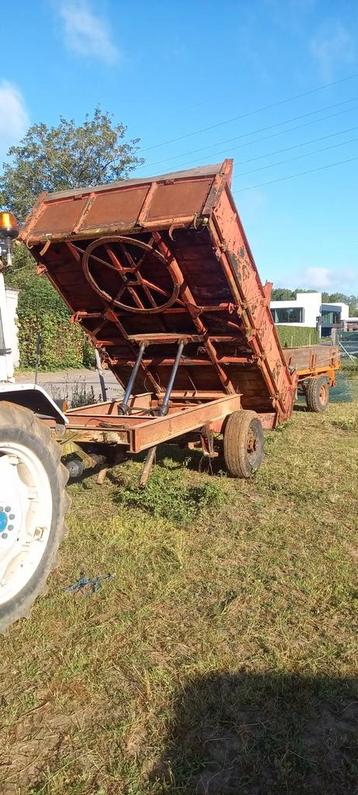 Landbouwwagens  beschikbaar voor biedingen