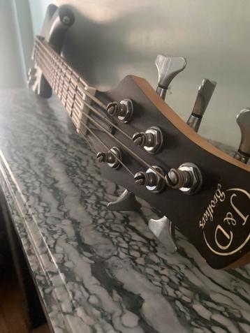 Gitaar J & D beschikbaar voor biedingen