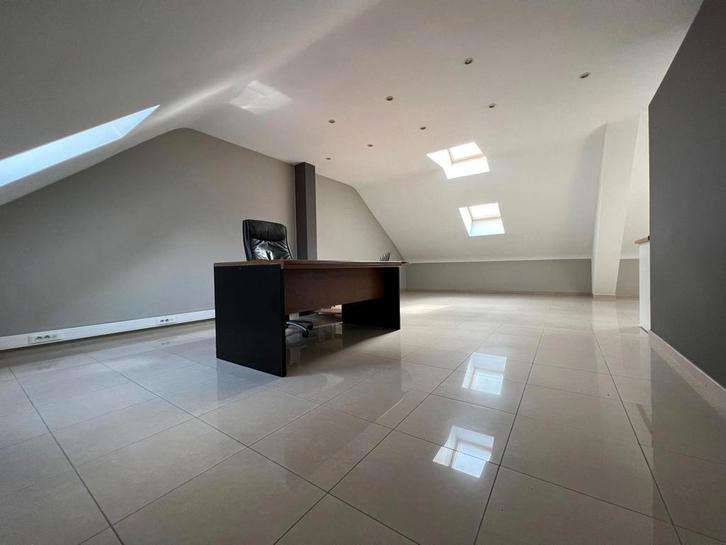 Kantoor- of lokale verhuur, Immo, Appartementen en Studio's te huur, Provincie Henegouwen, 20 tot 35 m²