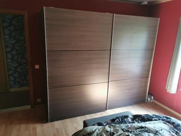 Ruime kleerkast te koop beschikbaar voor biedingen