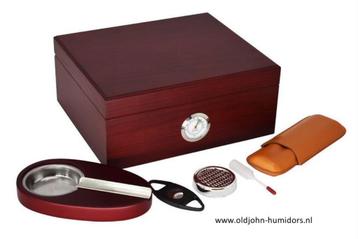 H73  HUMIDOR STARTSET GIFTSET MET ASBAK LEREN KOKER KNIPPER  beschikbaar voor biedingen