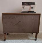 Naaimachine - Husqvarna 4100 incl. houten meubel op wielen, Ophalen, Zo goed als nieuw, Naaimachine, Husqvarna