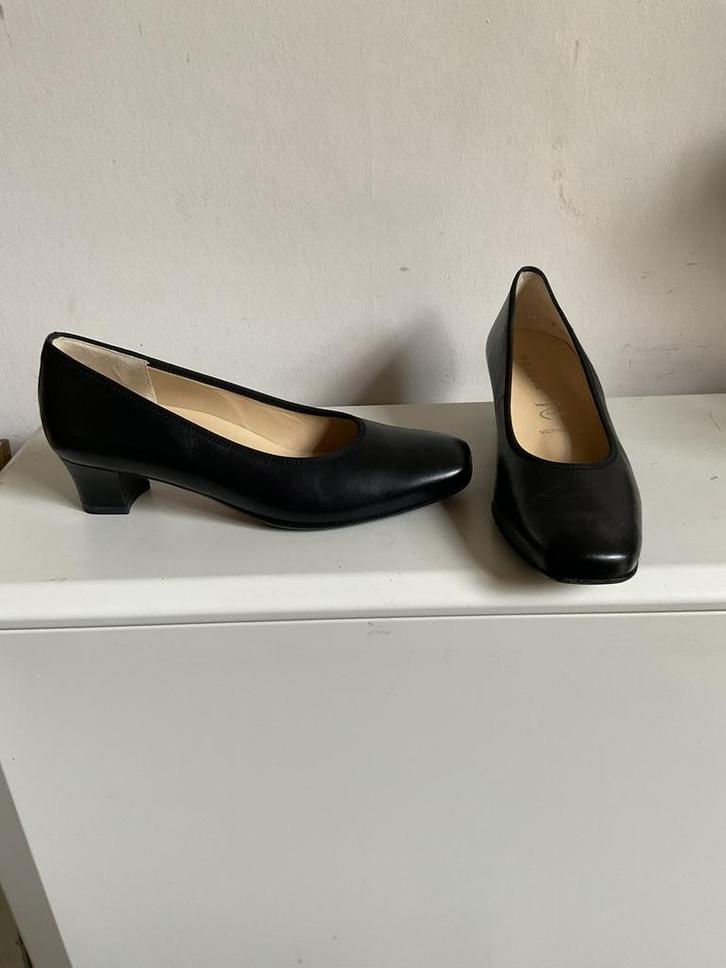 Nieuwe pumps van het merk Hassia , maat 38 ( UK maat 5), Kleding | Dames, Schoenen, Pumps, Zwart, Ophalen of Verzenden