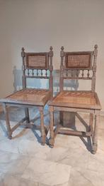 Oude antieke stoelen, Ophalen