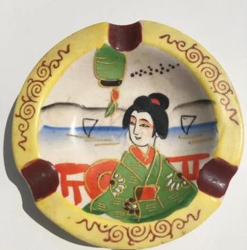 Mini cendrier japonais ancien avec geisha, estampillé