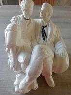 Statue de couple en pierre blanche (J Fulla), Collections, Statues & Figurines, Comme neuf, Humain, Enlèvement ou Envoi