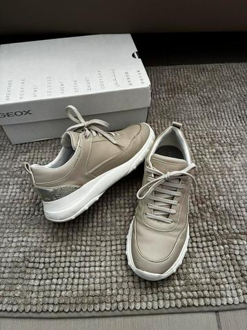 GEOX Sneakers beige maat 37 beschikbaar voor biedingen