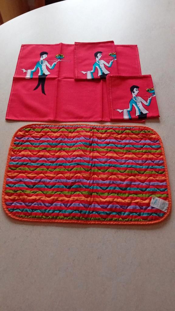 Stoffen placemat en servetten, Huis en Inrichting, Keuken | Textiel, Nieuw, Placemat, Rood, Ophalen of Verzenden