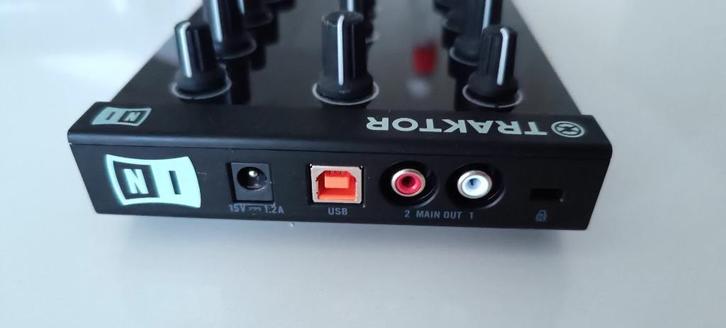 Traktor Kontrol Z1 DJ Controller (nieuwstaat), Muziek en Instrumenten, Dj-sets en Draaitafels, Zo goed als nieuw, Ophalen of Verzenden
