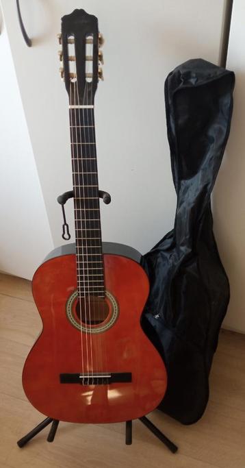 A vendre Guitare Classique Sheffield Parfait état disponible aux enchères