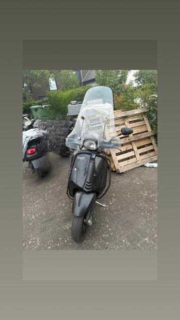 Vespa sprint beschikbaar voor biedingen