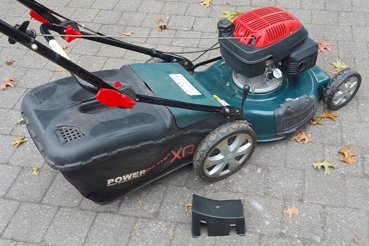 Zelftrekkende Benzine Grasmaaier Powerplus XQ, Tuin en Terras, Grasmaaiers, Gebruikt, Benzine-grasmaaier, 50 cm of meer, Mulchfunctie