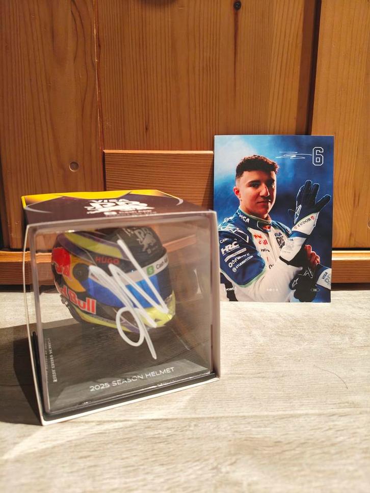 Casque miniature signé 1:4 - Isack Hadjar saison 2025, Hobby & Loisirs créatifs, Voitures miniatures | 1:5 à 1:12, Pièce, Enlèvement ou Envoi