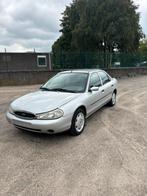 Proper Ford mondeo diesel 1.8 bouwjaar 1999 airco, Auto's, Mondeo, Particulier, Elektrische ramen, Zilver of Grijs