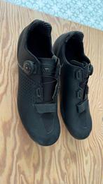 Chaussures à pédales Van Rysel 44 Click : adaptées aux petit, Vélos & Vélomoteurs, Van Rysel, Utilisé, Enlèvement ou Envoi, Chaussures