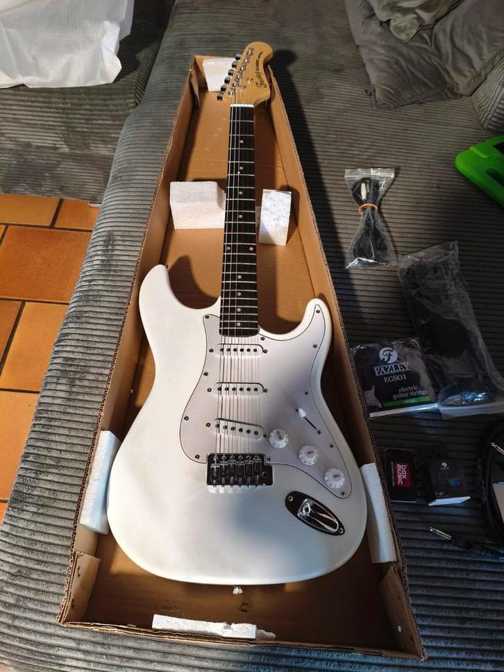 Fazley FST118WH, Muziek en Instrumenten, Snaarinstrumenten | Gitaren | Elektrisch, Nieuw, Ophalen