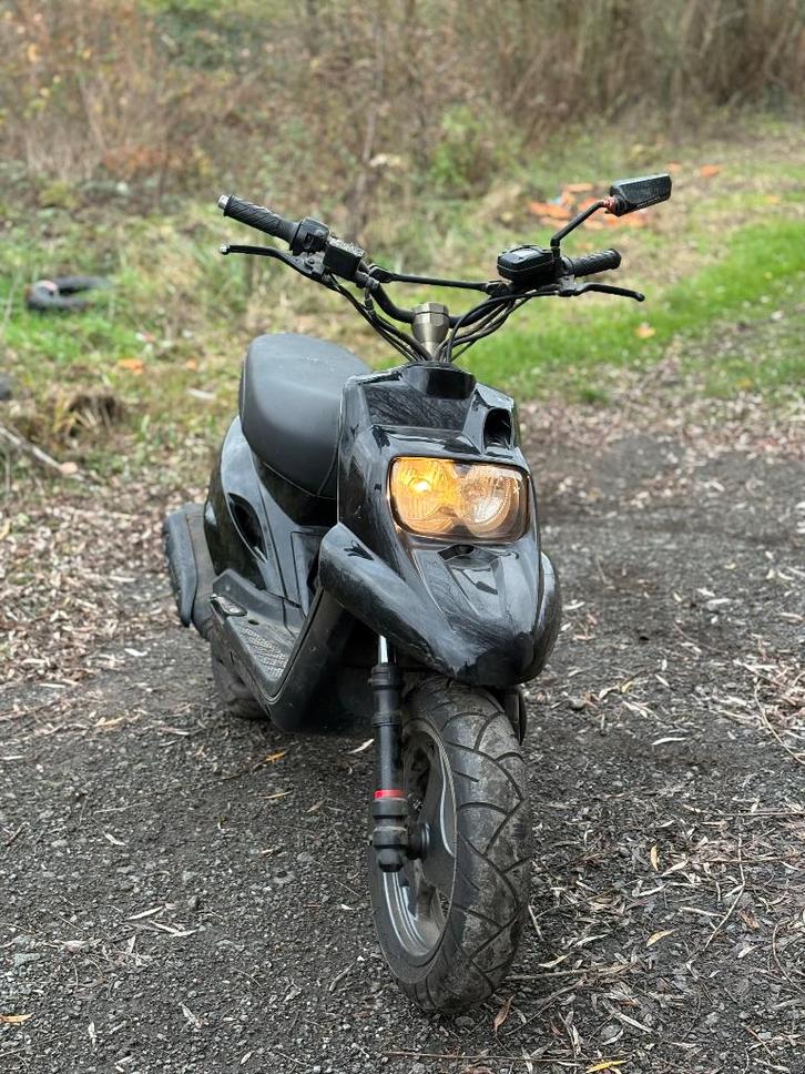 MBK BOOSTER NIEUW MODEL, Fietsen en Brommers, Brommers | Overige merken, Zo goed als nieuw, Klasse A (25 km/u), Ophalen