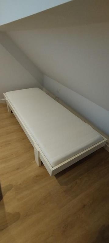 Bed en bureau kind beschikbaar voor biedingen
