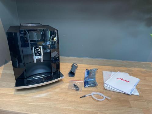 Jura E6 Piano Black Koffiemachine 2022, Elektronische apparatuur, Koffiezetapparaten, Zo goed als nieuw, Koffiebonen, Koffiemachine