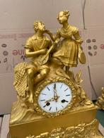 Horloge pendule bronze dore ancienne antique 19 siècles, Antiquités & Art, Enlèvement ou Envoi