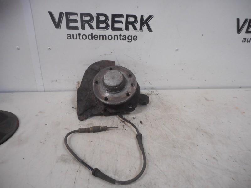 MOYEU DE ROUE AVANT DROIT Opel Omega B (25 / 26 / 27), Utilisé, Opel