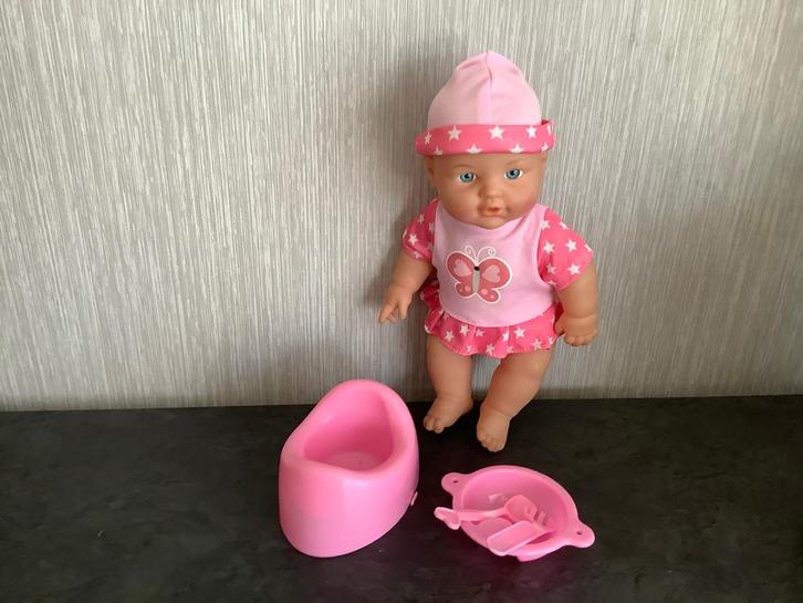 Baby speelpop met accessoires (30 cm), Kinderen en Baby's, Speelgoed | Poppen, Zo goed als nieuw, Babypop, Ophalen of Verzenden