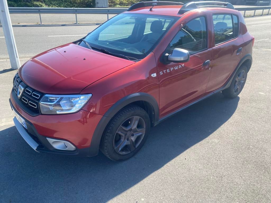 Dacia sandero 1,5 dci 90ch, Rouge, Achat, Boîte manuelle, Noir