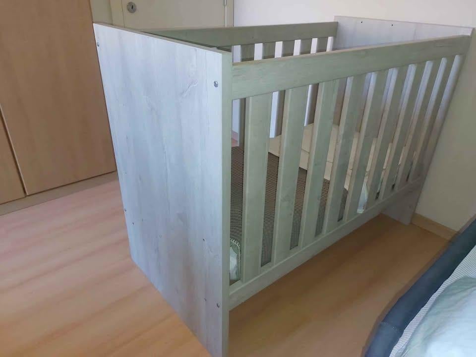 Babybed /meegroeibed Arne, Kinderen en Baby's, Ophalen, Zo goed als nieuw, Minder dan 140 cm, Minder dan 70 cm