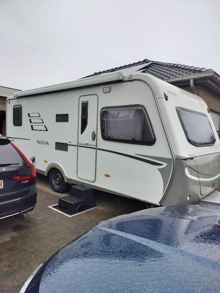 Trekcaravan te koop (4-5 personen) met airco & mover, Caravans en Kamperen, Caravans, Particulier, tot en met 2, 1500 - 2000 kg